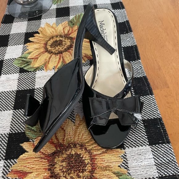 Madeline patent leather slip on open toe with bows - Picture 9 of 9